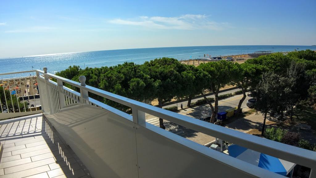 Hotel Miramare Lignano Sabbiadoro Exterior photo